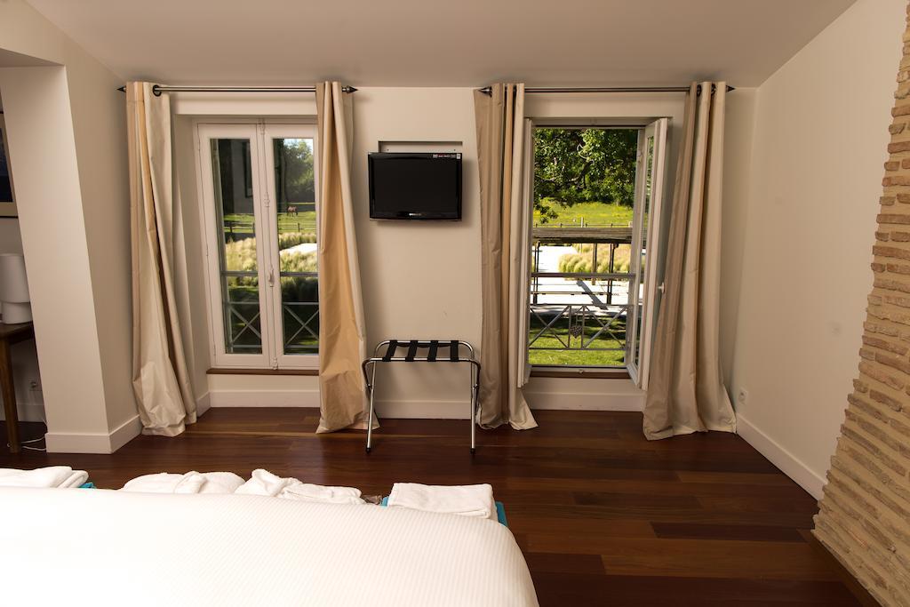 Les Cinq Sens Du Chateau Mayne Lalande Hotel Castelnau de Medoc Ruang foto